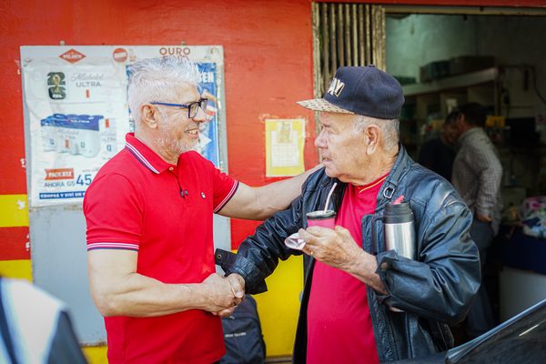 Rigo Chamorro recorriendo los barrios de Ciudad del Este