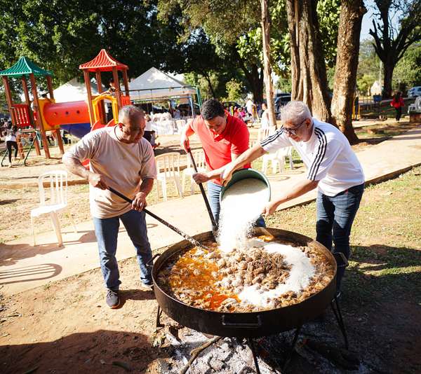 Rigo Chamorro recorriendo los barrios de Ciudad del Este